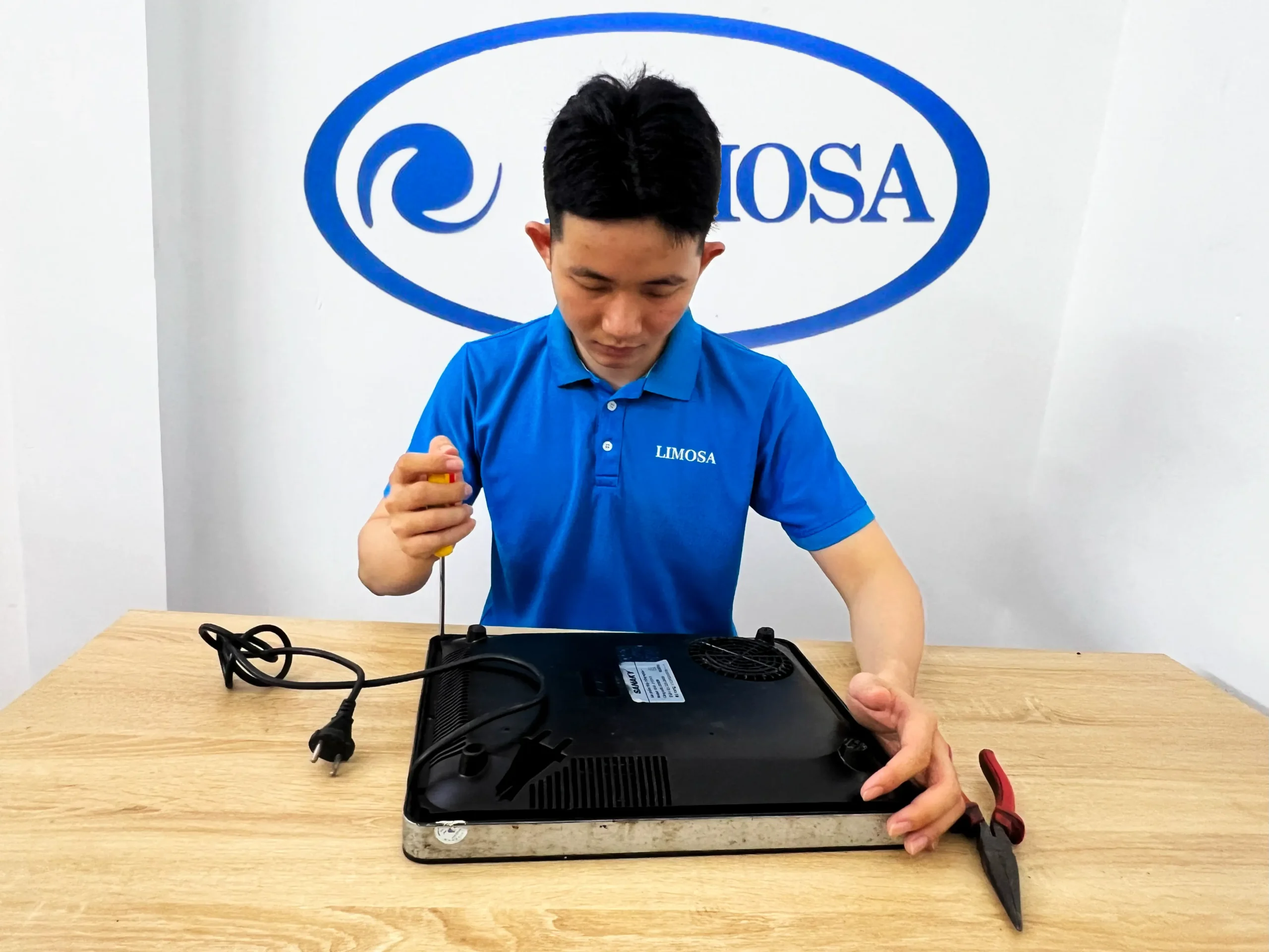 Thợ sửa bếp từ Limosa 1
