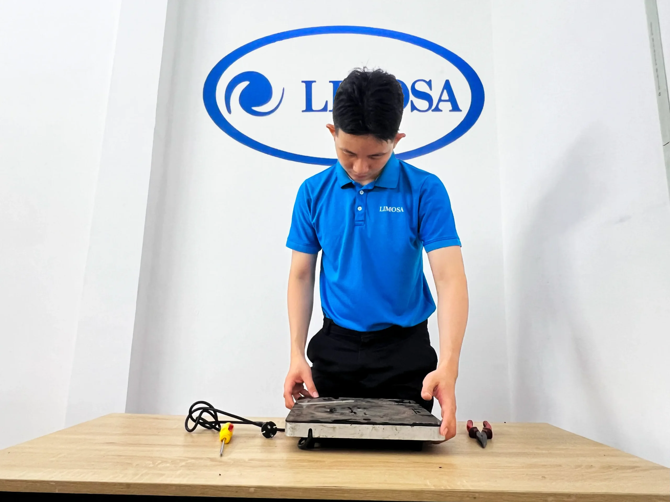 Thợ sửa bếp từ Limosa 3