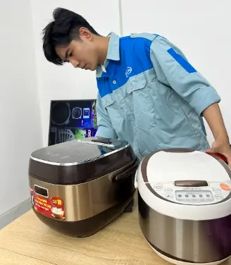 Thợ sửa nồi cơm điện 1